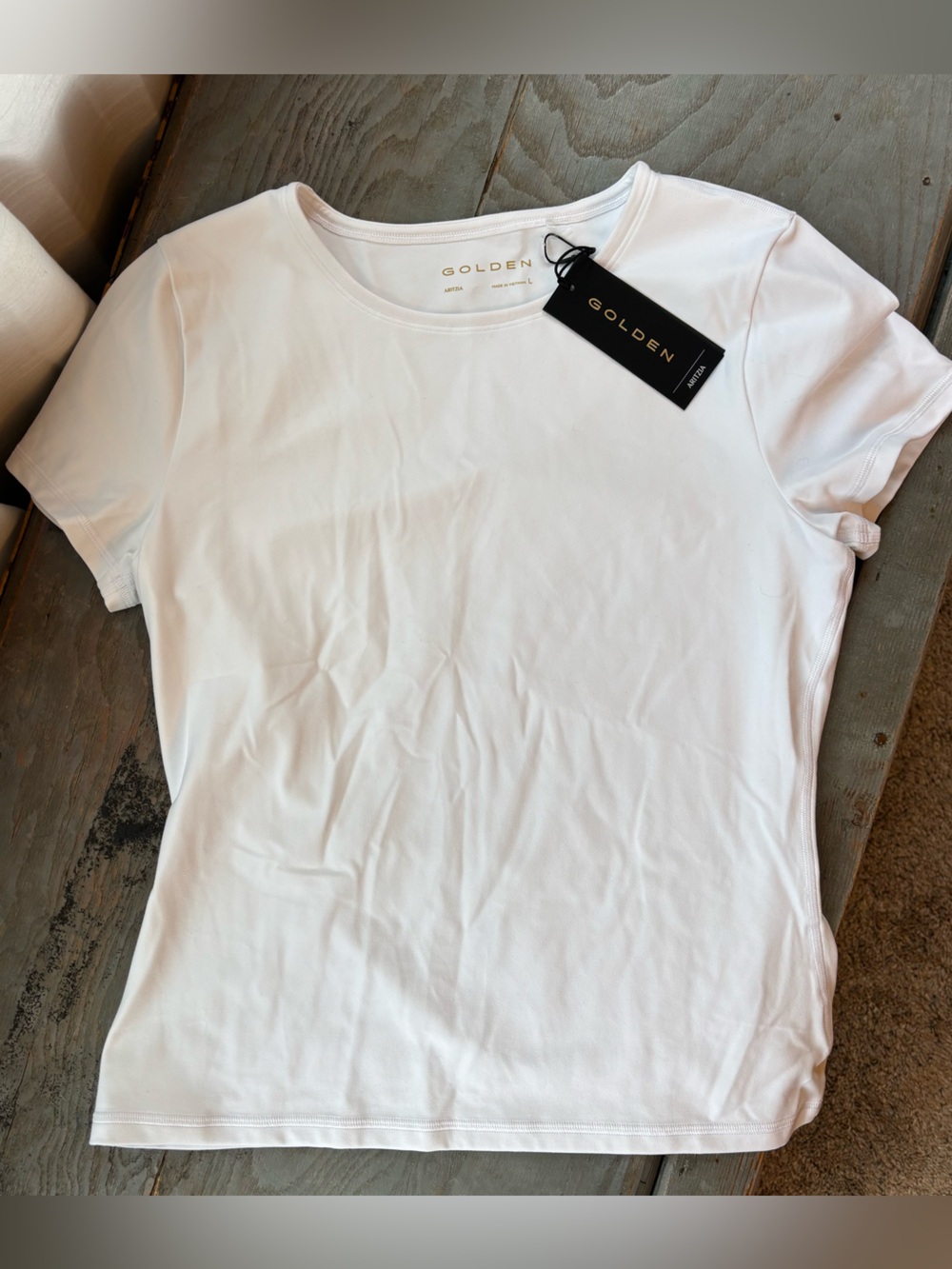 NWT Aritzia Golden essential white tee | size large